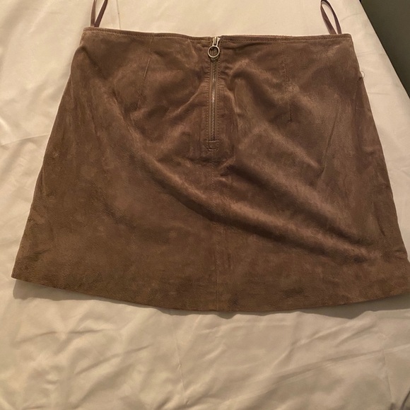 Blank NYC Taupe Suede Mini Skirt - Picture 2 of 3